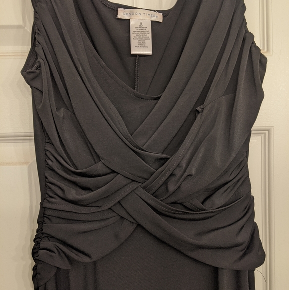 LBD Comfortable, flattering black dress - Picture 2 of 3